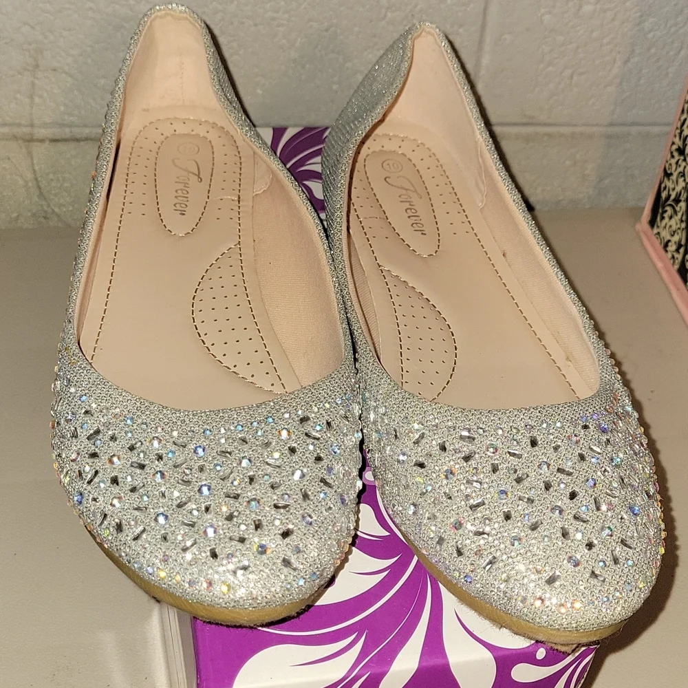 Size 10 Sparkly Silver Flats - Picture 1 of 3